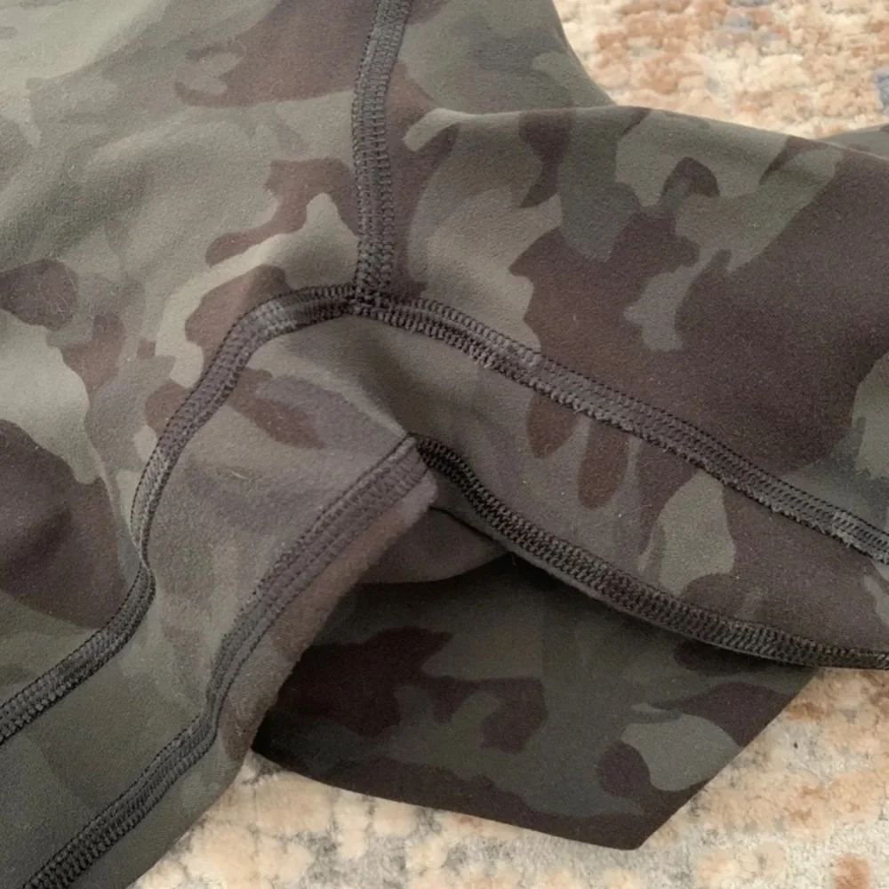 Lululemon Camo Align Pant II 25" - Sz 2 - Picture 7 of 7